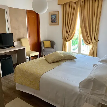 Hotel Centrale מלון סן פלגרינו טרמה