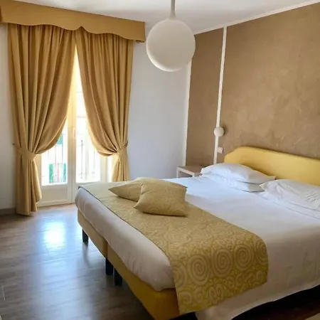 Hotel Centrale מלון 3*