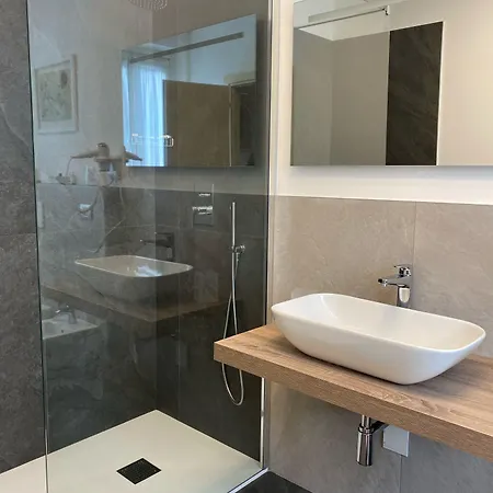 Hotel Centrale מלון