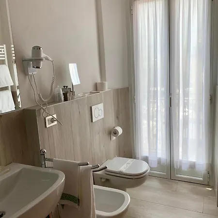 Hotel Centrale מלון 3*